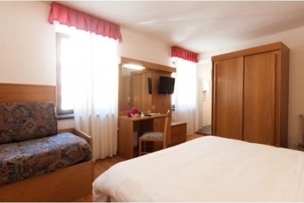 DUE SPADE_FOLGARIA_SS_09.JPG